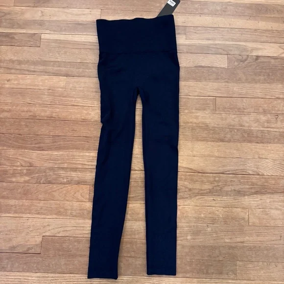 NWT Yelete Women's Navy Blue Seamless Leggings - One Size
 b8 - Picture 4 of 4